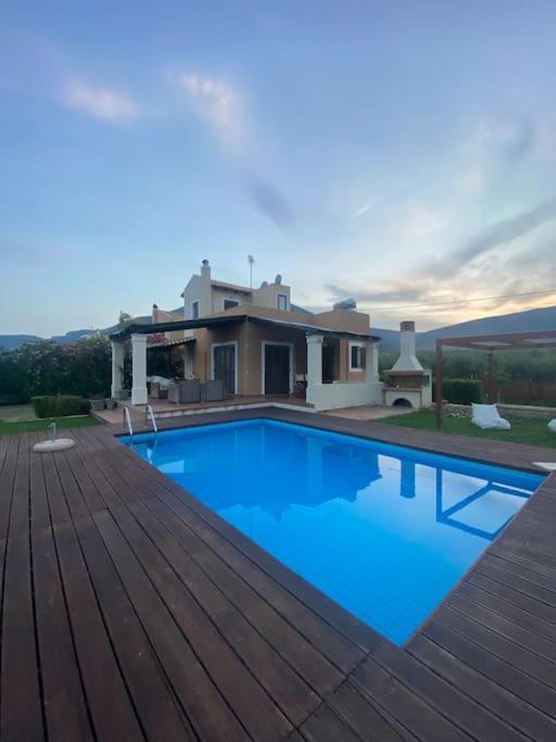 Georges Villa Galaxidi, Family, Pool And Garden Bagian luar foto