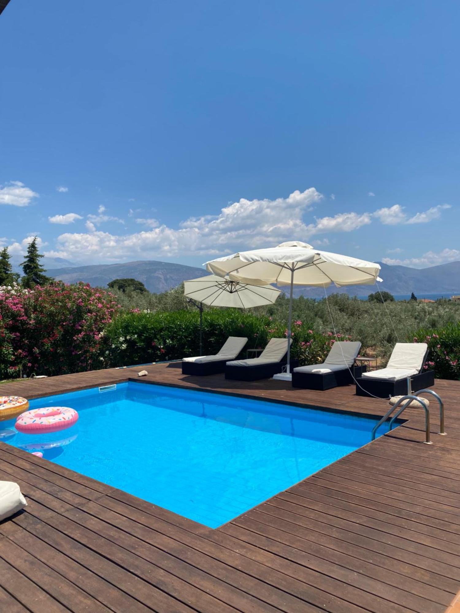 Georges Villa Galaxidi, Family, Pool And Garden Bagian luar foto