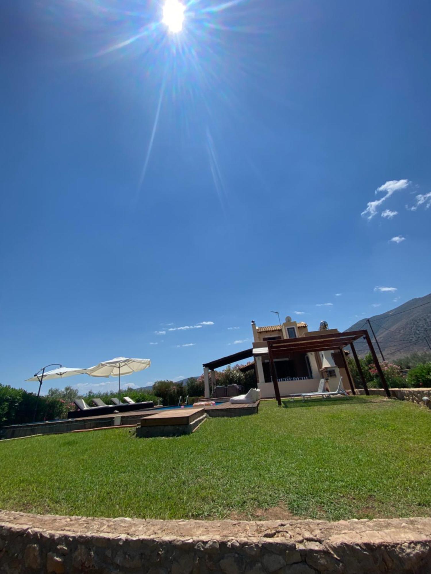 Georges Villa Galaxidi, Family, Pool And Garden Bagian luar foto